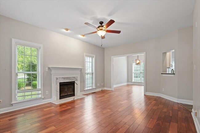 Building Photo - Spacious 4 Bedroom Raleigh Home - Fenced i...