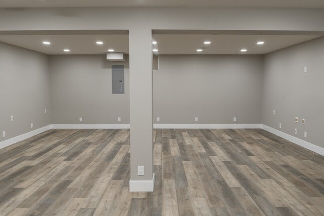 Building Photo - 7337 Collister Rd