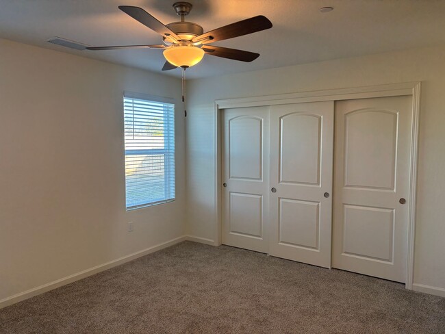 Building Photo - Newly Built Home in NE Visalia Available Now!