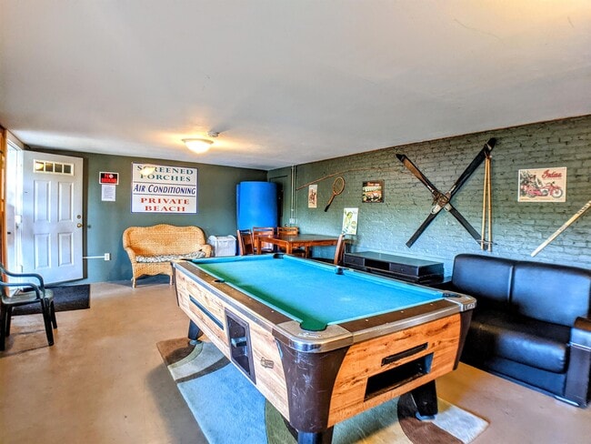 Building Photo - 885 Laconia Rd