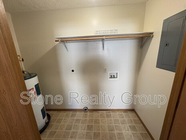 Building Photo - 679 N 25th St