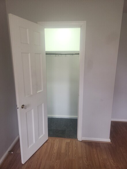 1nd bedroom closet - 13765 Cedar Rd