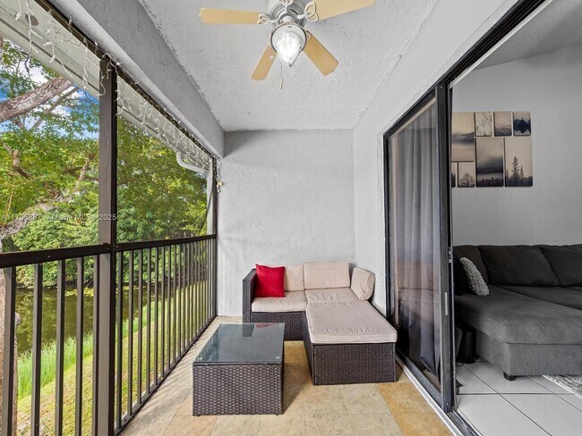 Building Photo - 3868 Carambola Cir N