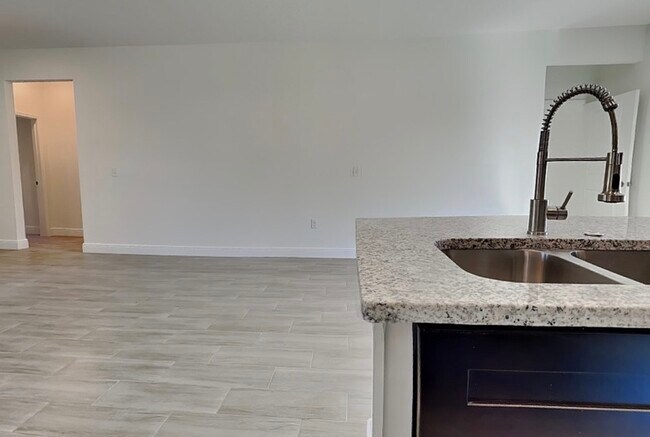 Building Photo - 209 Marion Oaks Manor