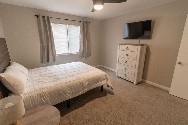 Building Photo - 801 N Ann St