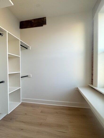 Building Photo - 517 Gillis St