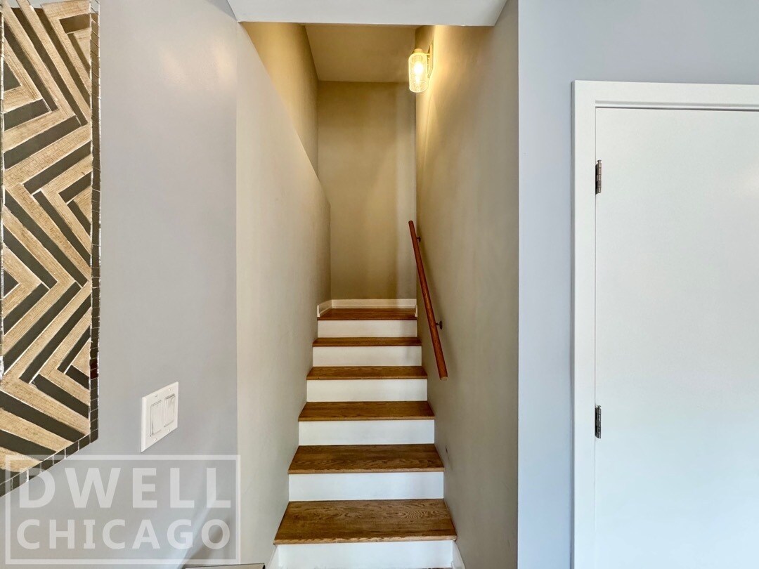 Building Photo - 2550 W Thomas St