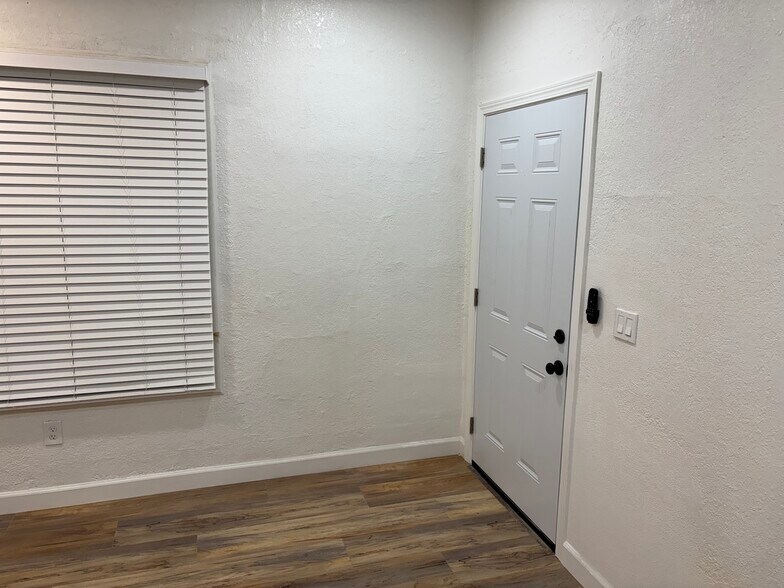 Building Photo - 124 7th St