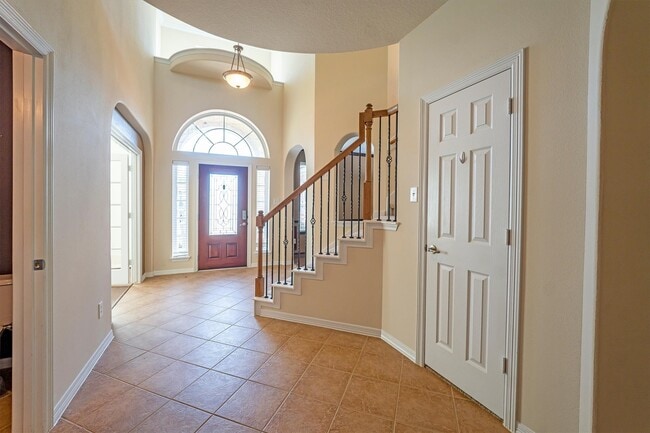 Building Photo - 25223 Hideaway Run Dr