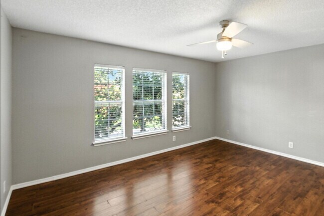 Building Photo - 22023 Oriole Hill Dr