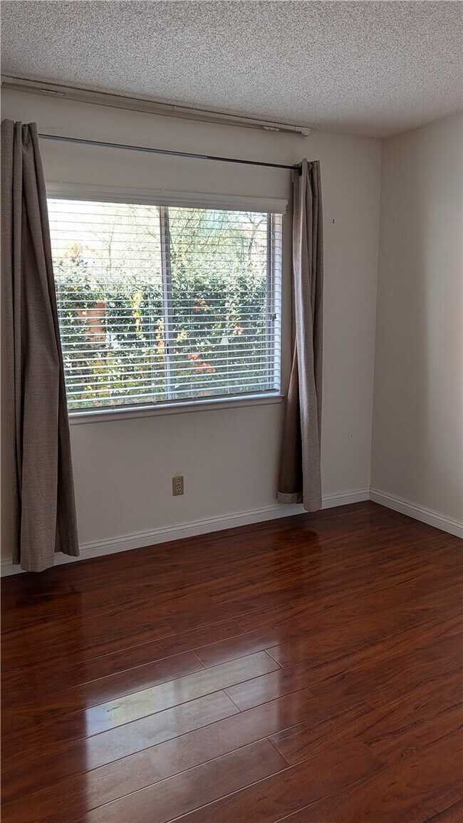 Building Photo - 19143 E Aurora Dr