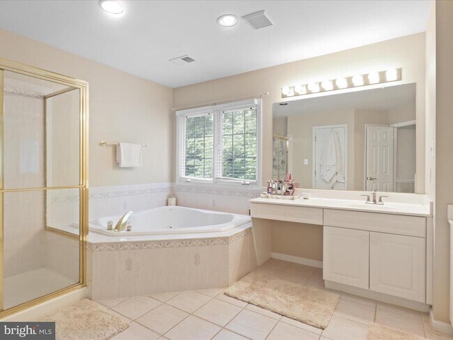 Building Photo - 12501 Ashleigh Oaks Ct