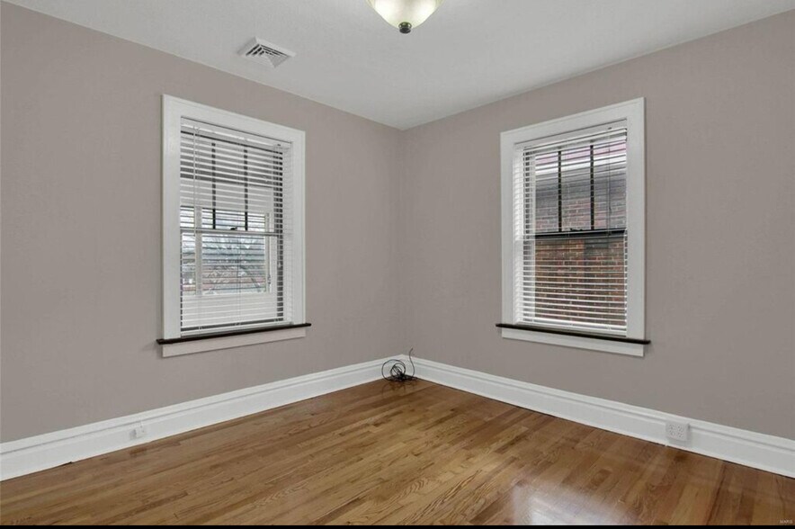 Building Photo - 4964 Parker Ave