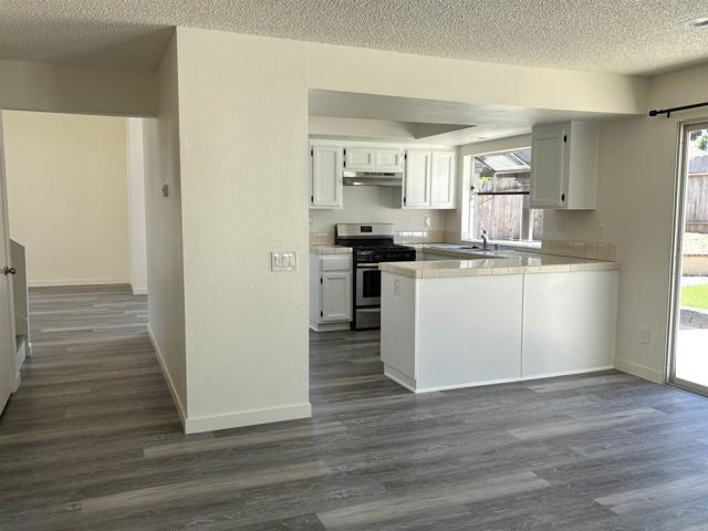 Building Photo - 735 Rivertree Dr