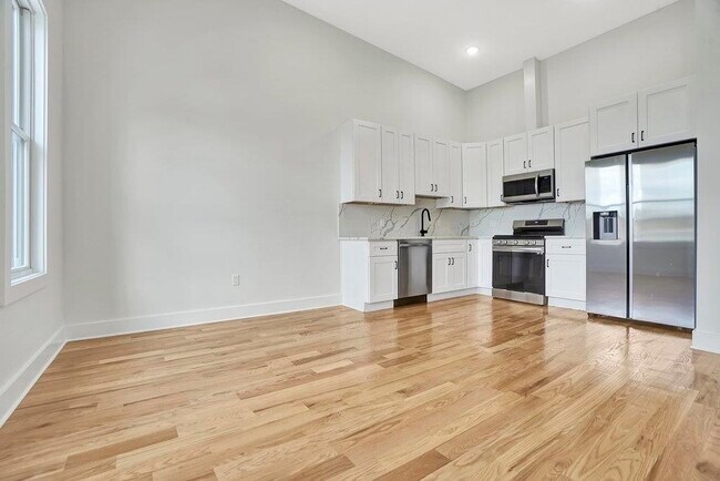 Building Photo - 34 Van Reypen St