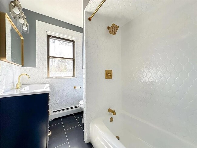 Building Photo - 48 Waltham St