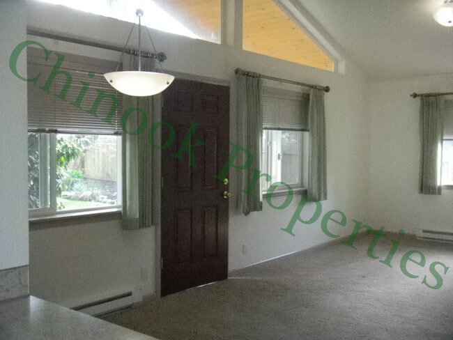 Building Photo - 2 Bedroom Cottage in Southeast Eugene