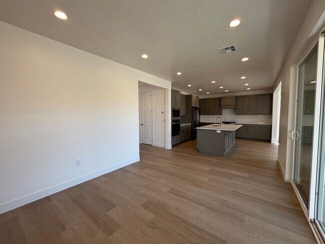 Building Photo - BRAND NEW 4 BEDROOM HOME OR RENT!