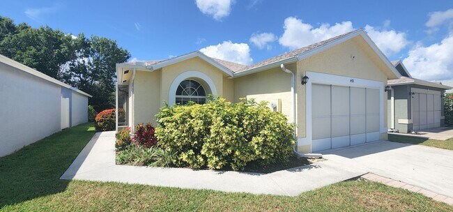 Building Photo - BEAUTIFUL 2/2 IN CATALINA OAKS- VERO BEACH