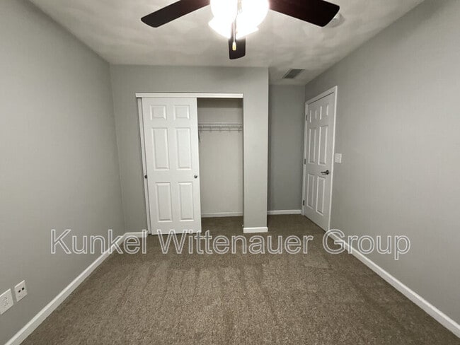 Building Photo - 47 Oak Pointe Cir