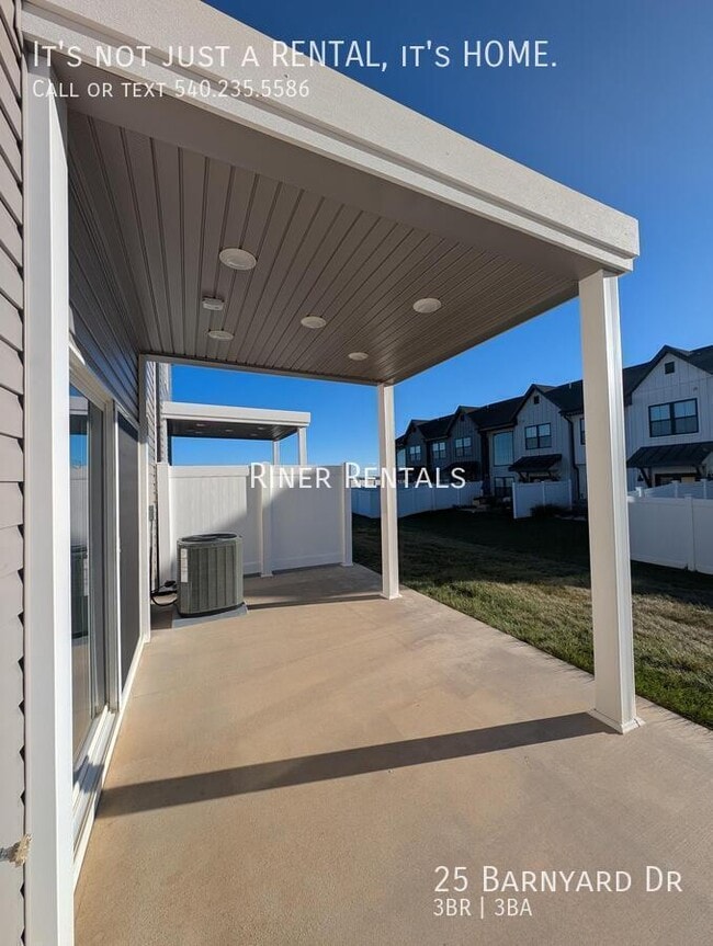 Building Photo - 25 Barnyard Dr