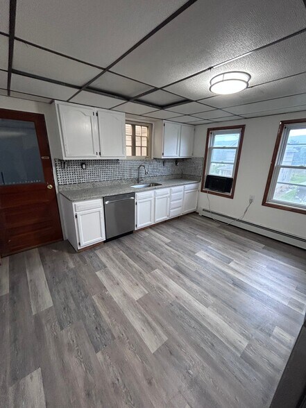 Building Photo - 1295 Reynolds Ave