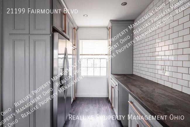 Building Photo - 21199 Fairmount Blvd