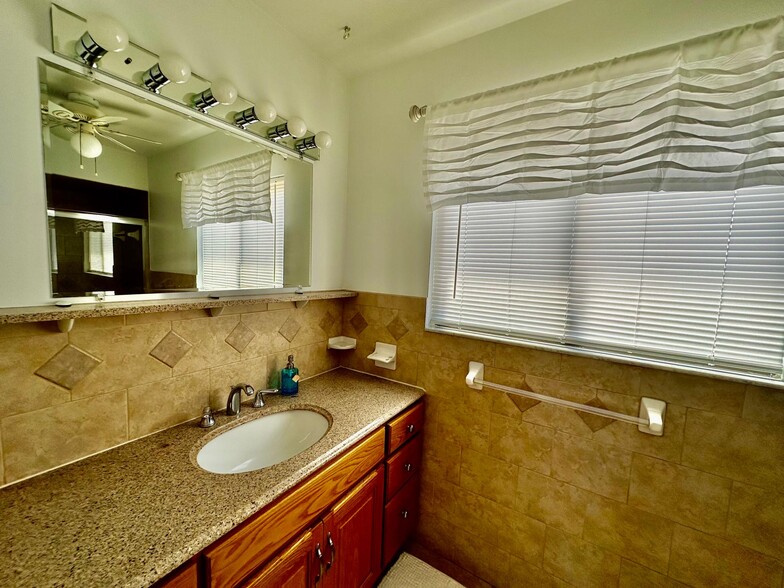 Upstairs Master Bathroom - 174 Maritime Pl