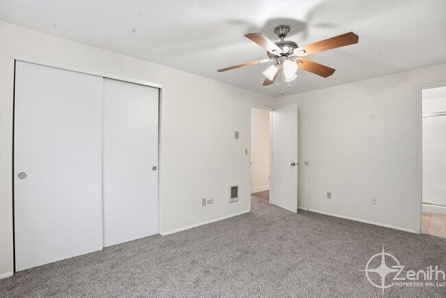 Building Photo - 16113 NE 4th Way