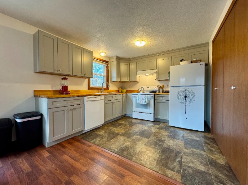 Building Photo - 27 N Hillside Rd