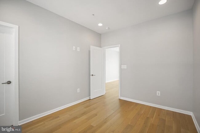 Building Photo - 621 Parkside Pl NE