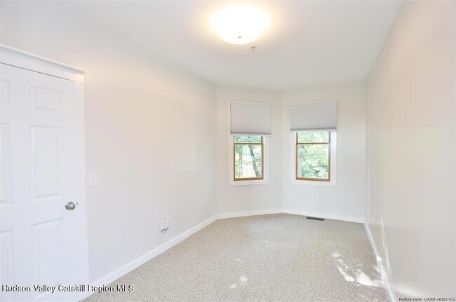 Building Photo - 12 Stuyvesant St