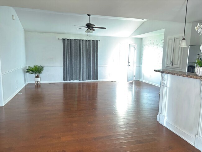 Building Photo - 155 Raspberry Dr