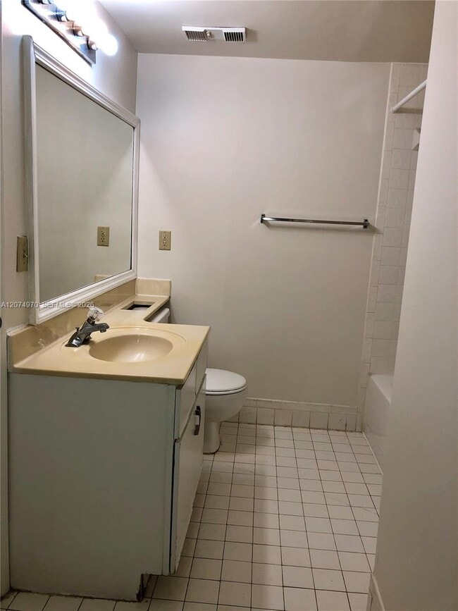 Building Photo - 9855 Westview Dr