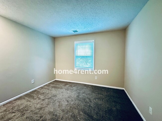 Building Photo - Blue Valley Schools, Granite Counters, Fin...