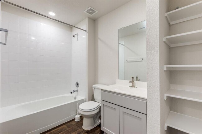 Building Photo - 250 Granary Dr