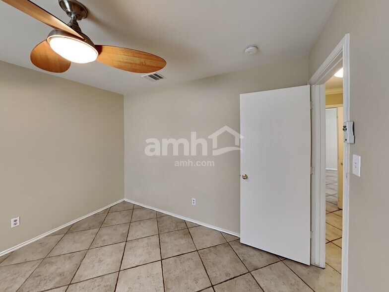 Building Photo - 10711 N Shaenridge