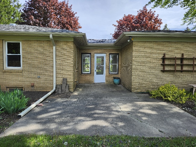 Building Photo - 6618 South Dr