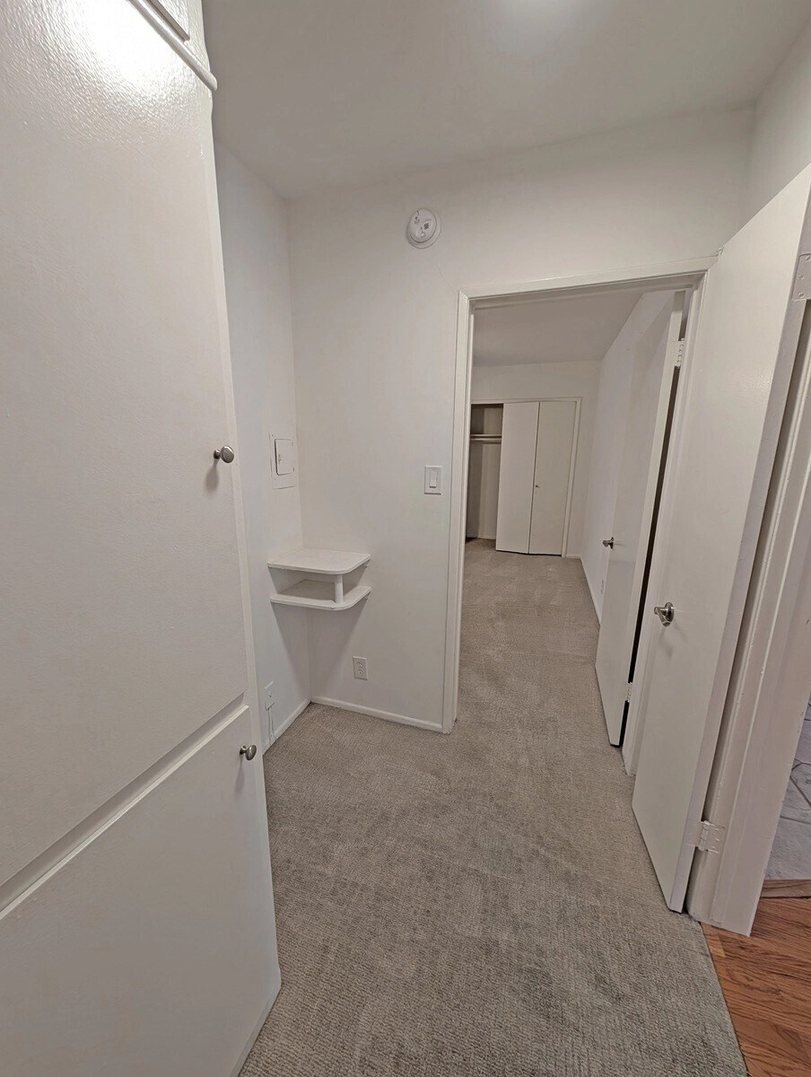 Building Photo - 833 S Plymouth Blvd