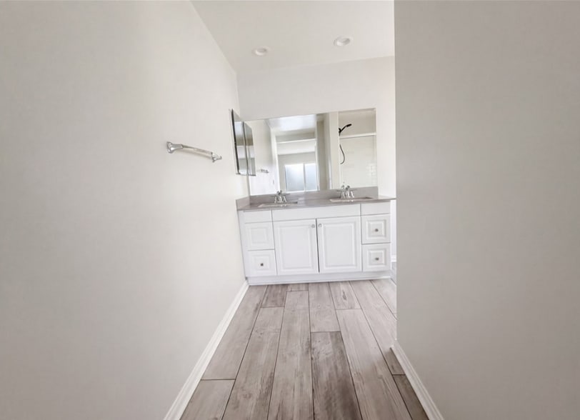 Building Photo - 26666 Dash Dr