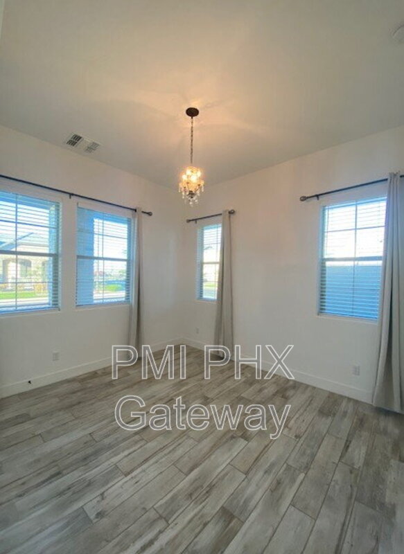 Building Photo - 2353 E Athena Ave