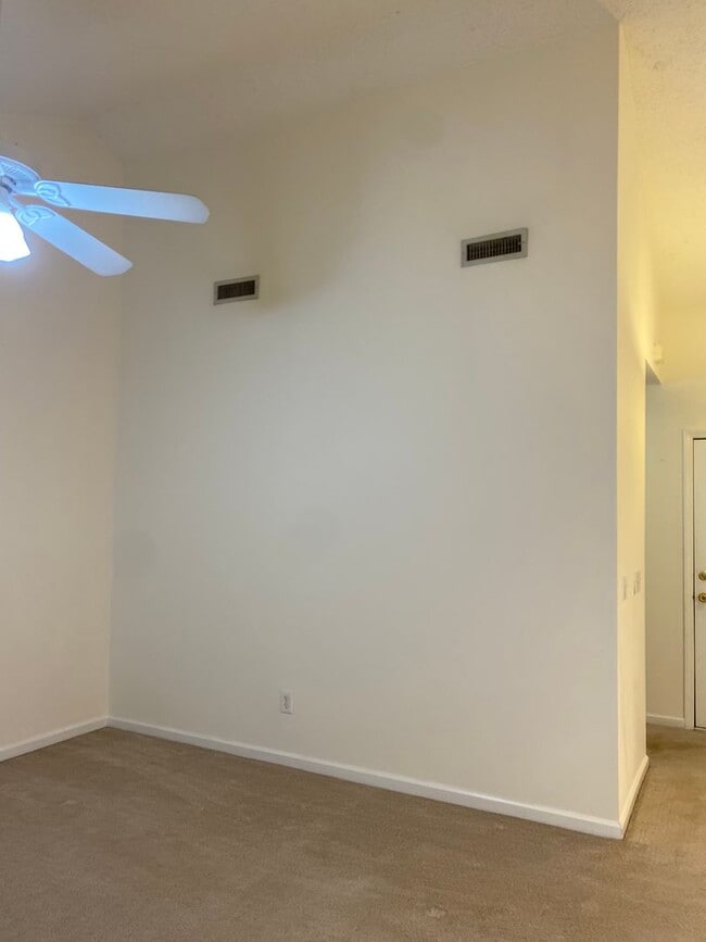 Building Photo - Central Wilmington! Live across from The Point at Barclay! Lovely one level patio home in popular...