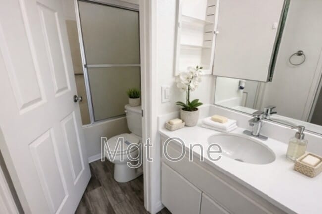 Building Photo - 23097 Mansfield Ln