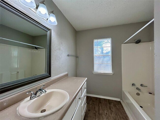 Building Photo - 10409 Golden Meadow Dr