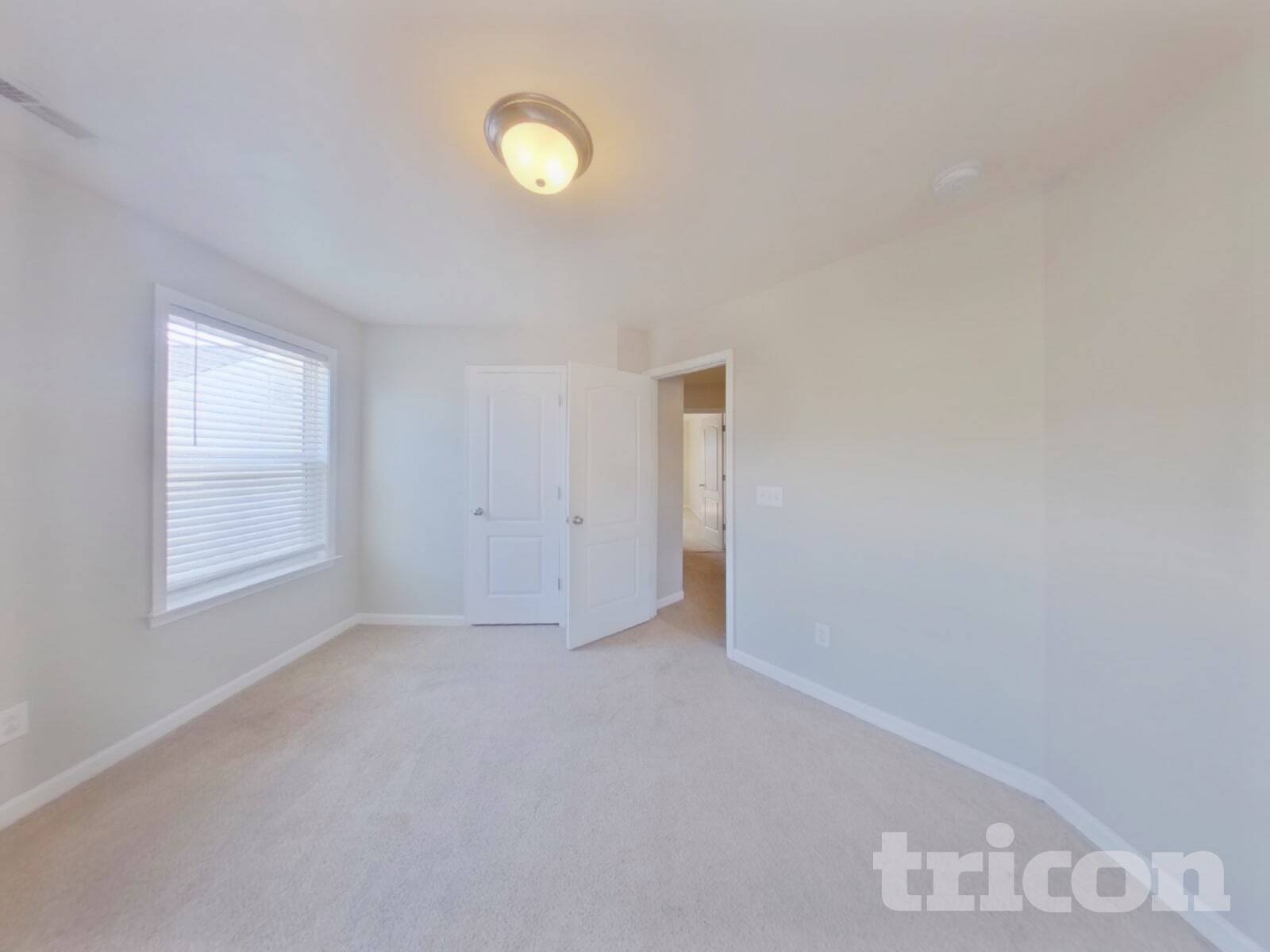 Building Photo - 527 W Saddletree Dr