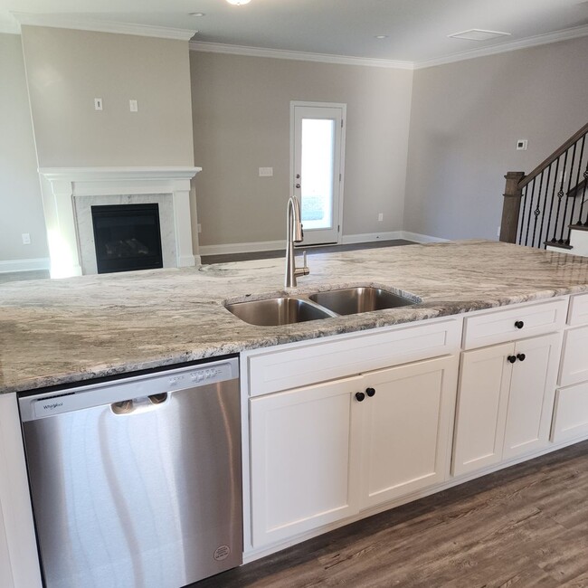 Building Photo - NEW HOUSE For Rent in High Point!