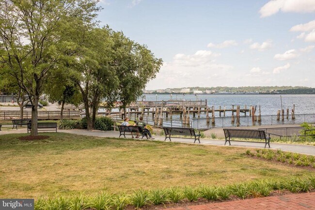 Building Photo - 700 Kahn Pl