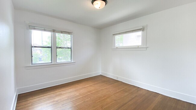 Building Photo - 2BD/1BA Charming Bungalow in Belmont Heights