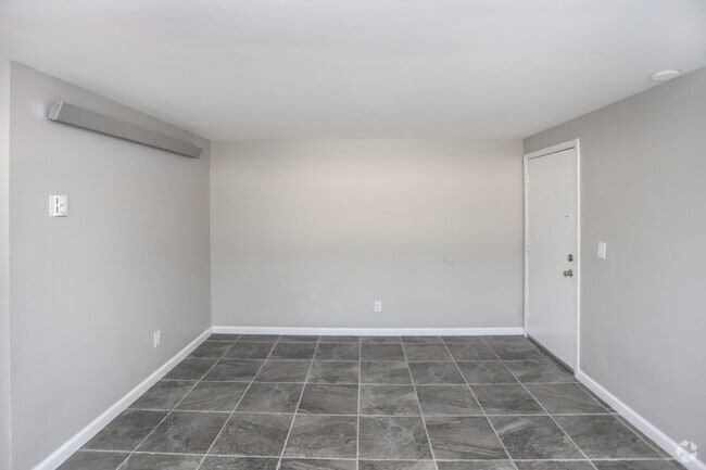 3BR, 1.5BA - 927 SF - Maple Creek Village