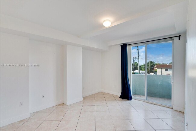 Building Photo - 2550 SW 27th Ave